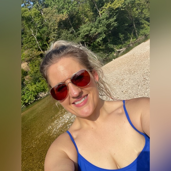 Meet your Posher, Danielle - Picture 3 of 5